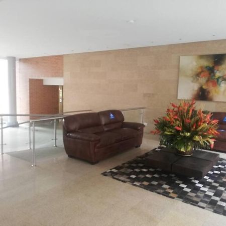 Hermosa Habitacion Privada En Conjunto Residencial Cerca Al Aeropuerto Y Terminal De Bogota, Zonas Comunes Se Comparten Con 1 Persona Apartment Luaran gambar