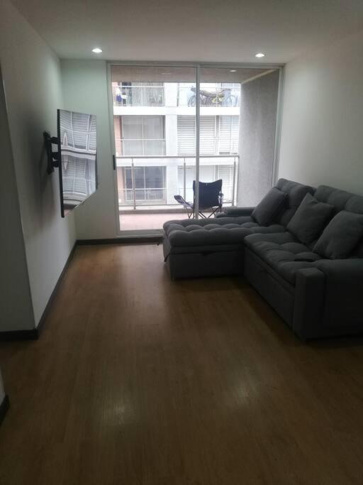 Hermosa Habitacion Privada En Conjunto Residencial Cerca Al Aeropuerto Y Terminal De Bogota, Zonas Comunes Se Comparten Con 1 Persona Apartment Luaran gambar