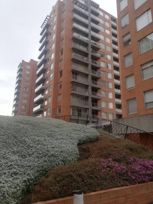 Hermosa Habitacion Privada En Conjunto Residencial Cerca Al Aeropuerto Y Terminal De Bogota, Zonas Comunes Se Comparten Con 1 Persona Apartment Luaran gambar