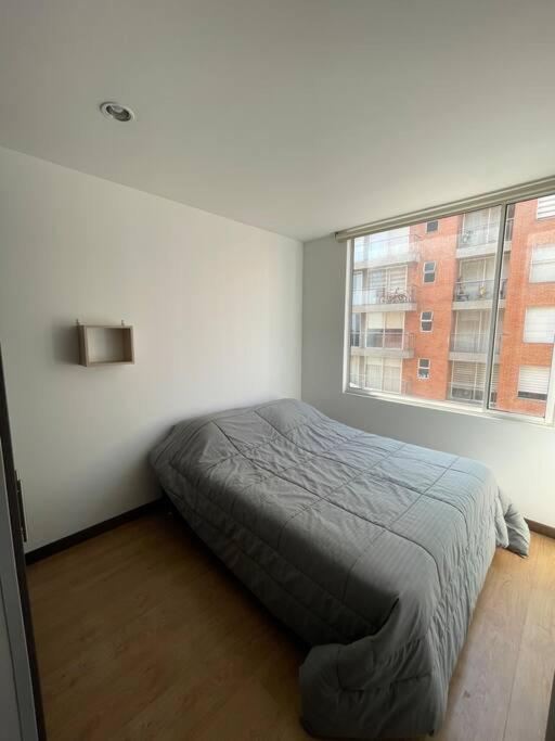 Hermosa Habitacion Privada En Conjunto Residencial Cerca Al Aeropuerto Y Terminal De Bogota, Zonas Comunes Se Comparten Con 1 Persona Apartment Luaran gambar