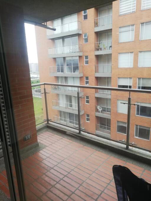 Hermosa Habitacion Privada En Conjunto Residencial Cerca Al Aeropuerto Y Terminal De Bogota, Zonas Comunes Se Comparten Con 1 Persona Apartment Luaran gambar