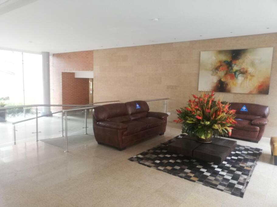 Hermosa Habitacion Privada En Conjunto Residencial Cerca Al Aeropuerto Y Terminal De Bogota, Zonas Comunes Se Comparten Con 1 Persona Apartment Luaran gambar